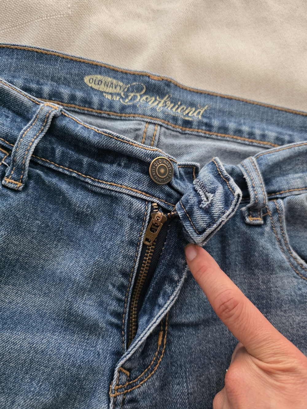 Old Navy Blue Distressed Boyfriend Jeans  Denim Shorts‎ Vintage Mid Rise Size 8 - Picture 4 of 12